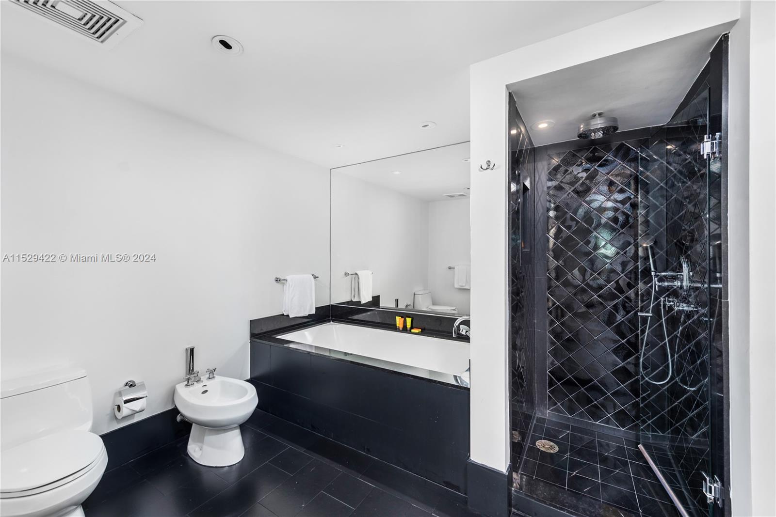 101 20th St 2104, Miami Beach, Florida 33139, 2 Bedrooms Bedrooms, ,2 BathroomsBathrooms,Residential,For Sale,101 20th St 2104,A11529422