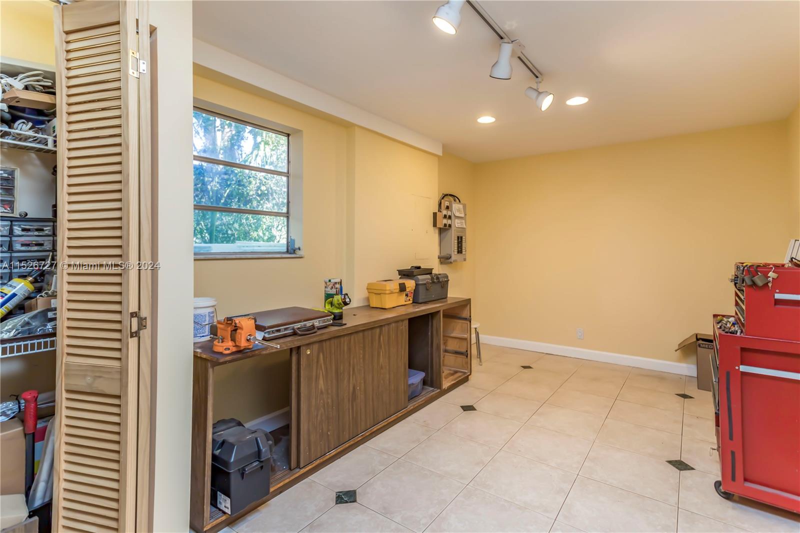 1970 NE 118 Rd 0, North Miami, Florida 33181, 6 Bedrooms Bedrooms, ,5 BathroomsBathrooms,Residentiallease,For Rent,1970 NE 118 Rd 0,A11526727
