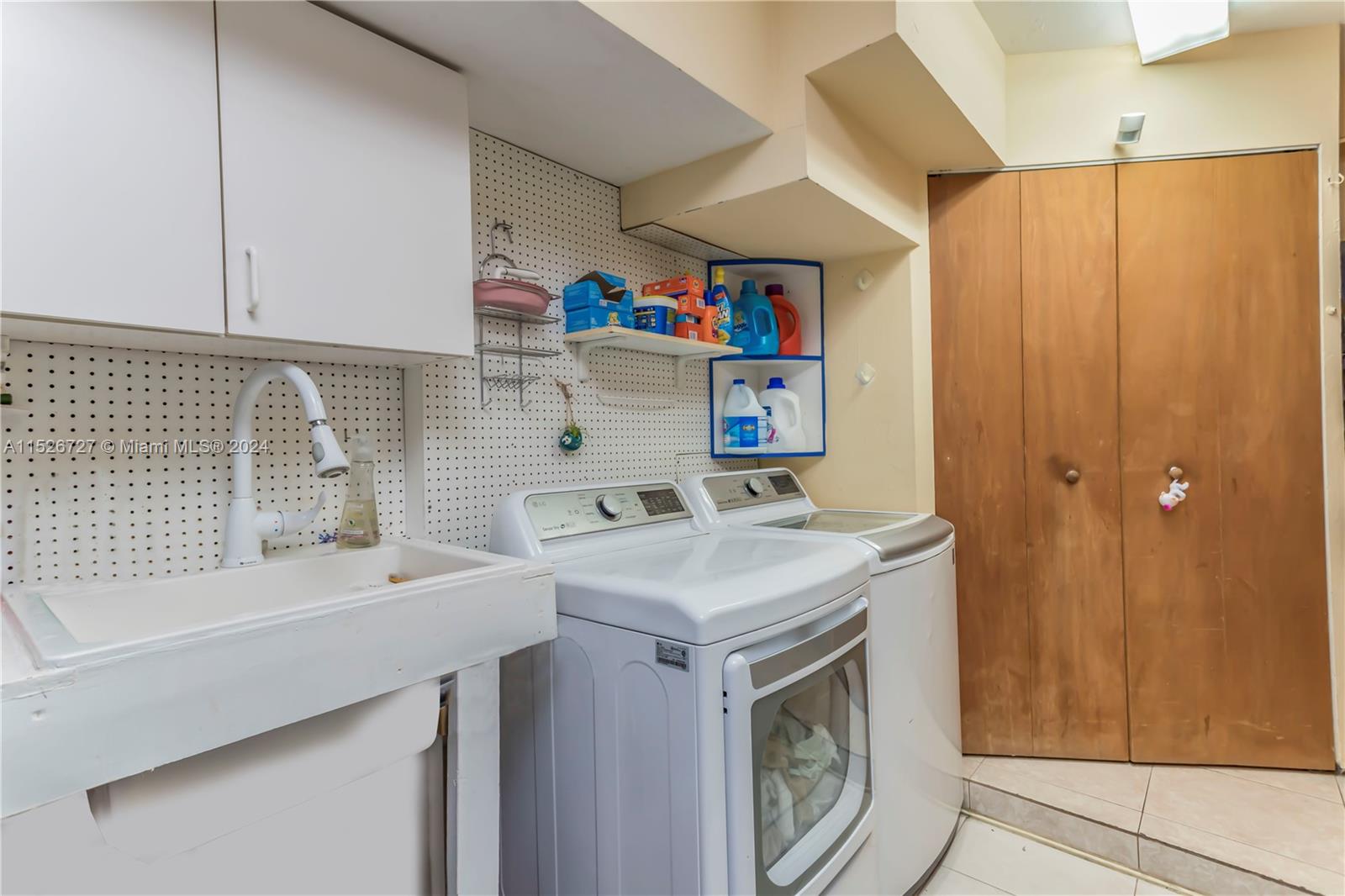 1970 NE 118 Rd 0, North Miami, Florida 33181, 6 Bedrooms Bedrooms, ,5 BathroomsBathrooms,Residentiallease,For Rent,1970 NE 118 Rd 0,A11526727