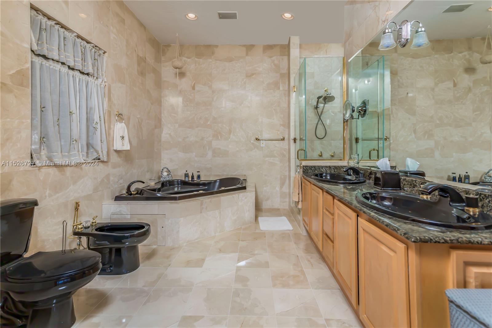 1970 NE 118 Rd 0, North Miami, Florida 33181, 6 Bedrooms Bedrooms, ,5 BathroomsBathrooms,Residentiallease,For Rent,1970 NE 118 Rd 0,A11526727