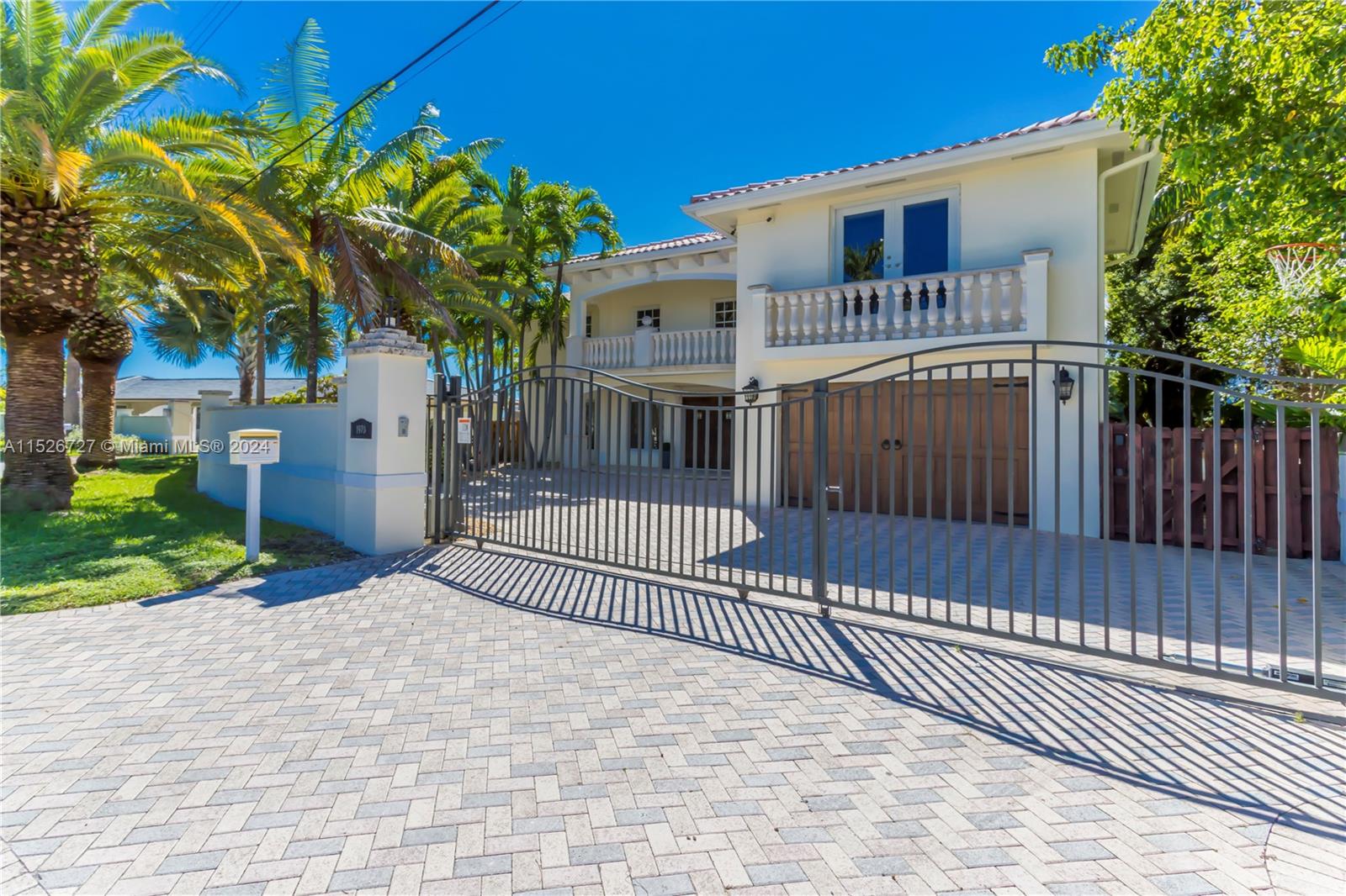 1970 NE 118 Rd 0, North Miami, Florida 33181, 6 Bedrooms Bedrooms, ,5 BathroomsBathrooms,Residentiallease,For Rent,1970 NE 118 Rd 0,A11526727