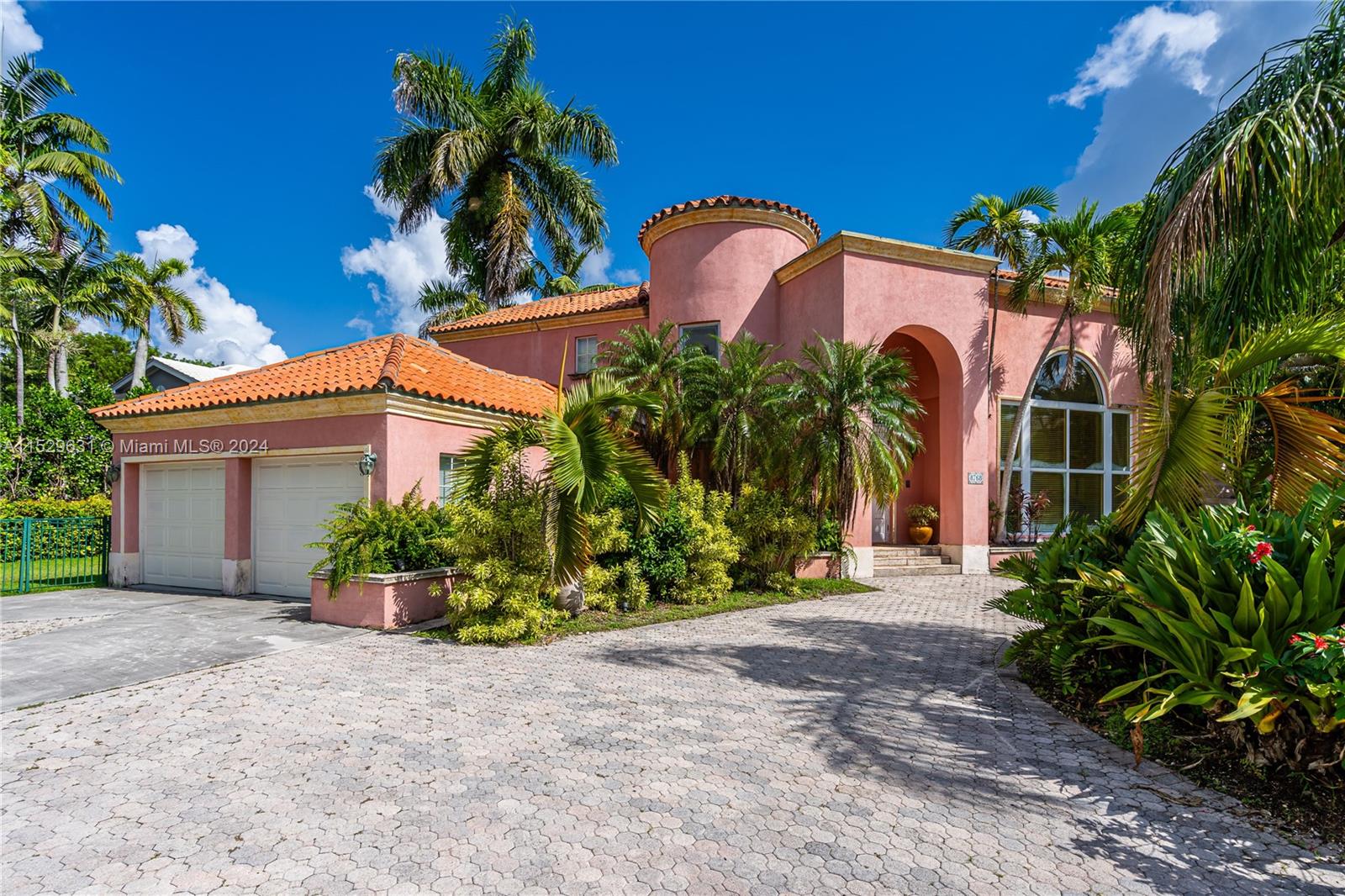 8768 SW 62nd Ct, Pinecrest, Florida 33156, 5 Bedrooms Bedrooms, ,4 BathroomsBathrooms,Residential,For Sale,8768 SW 62nd Ct,A11529631