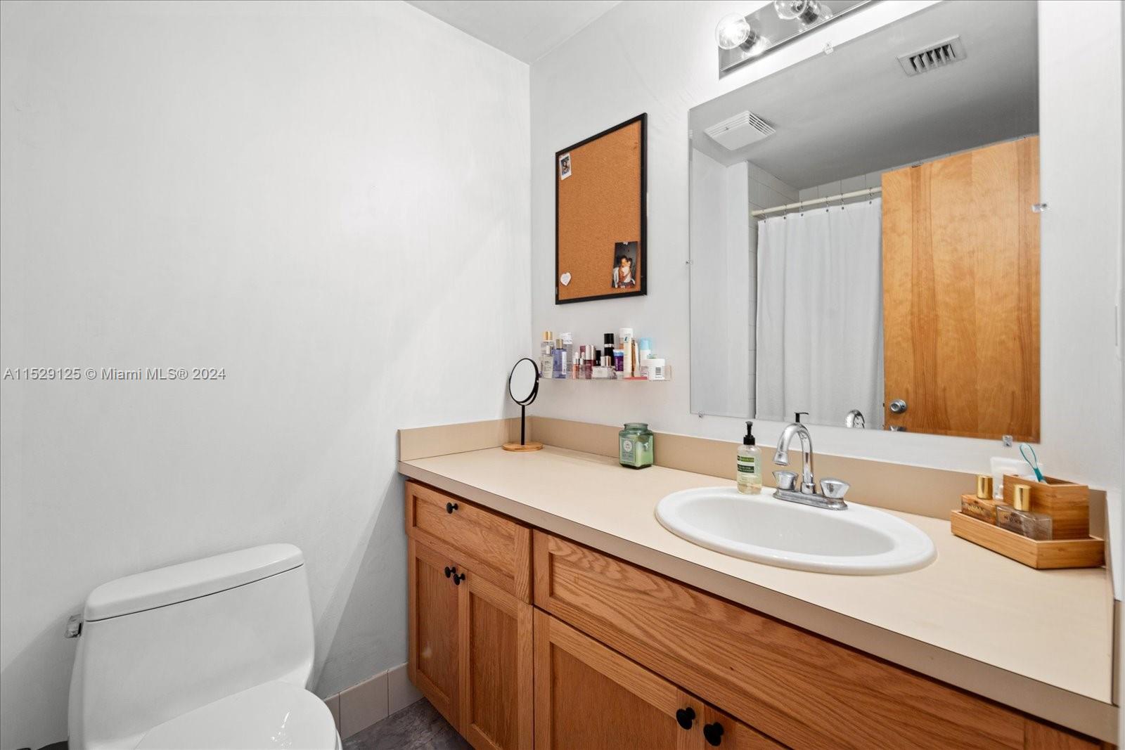 726 NE 5th Ave 726, Fort Lauderdale, Florida 33304, 2 Bedrooms Bedrooms, ,2 BathroomsBathrooms,Residentiallease,For Rent,726 NE 5th Ave 726,A11529125
