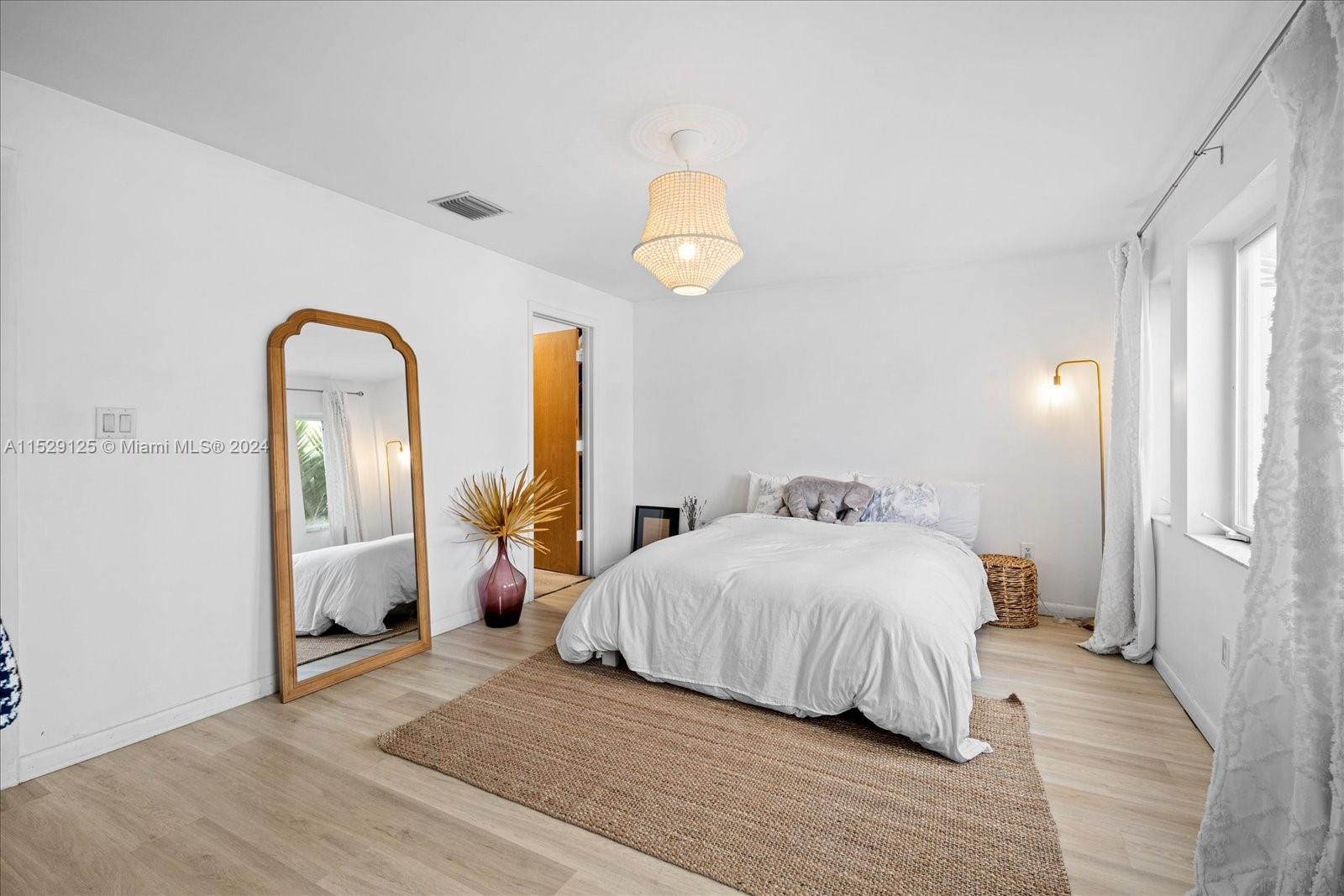 726 NE 5th Ave 726, Fort Lauderdale, Florida 33304, 2 Bedrooms Bedrooms, ,2 BathroomsBathrooms,Residentiallease,For Rent,726 NE 5th Ave 726,A11529125