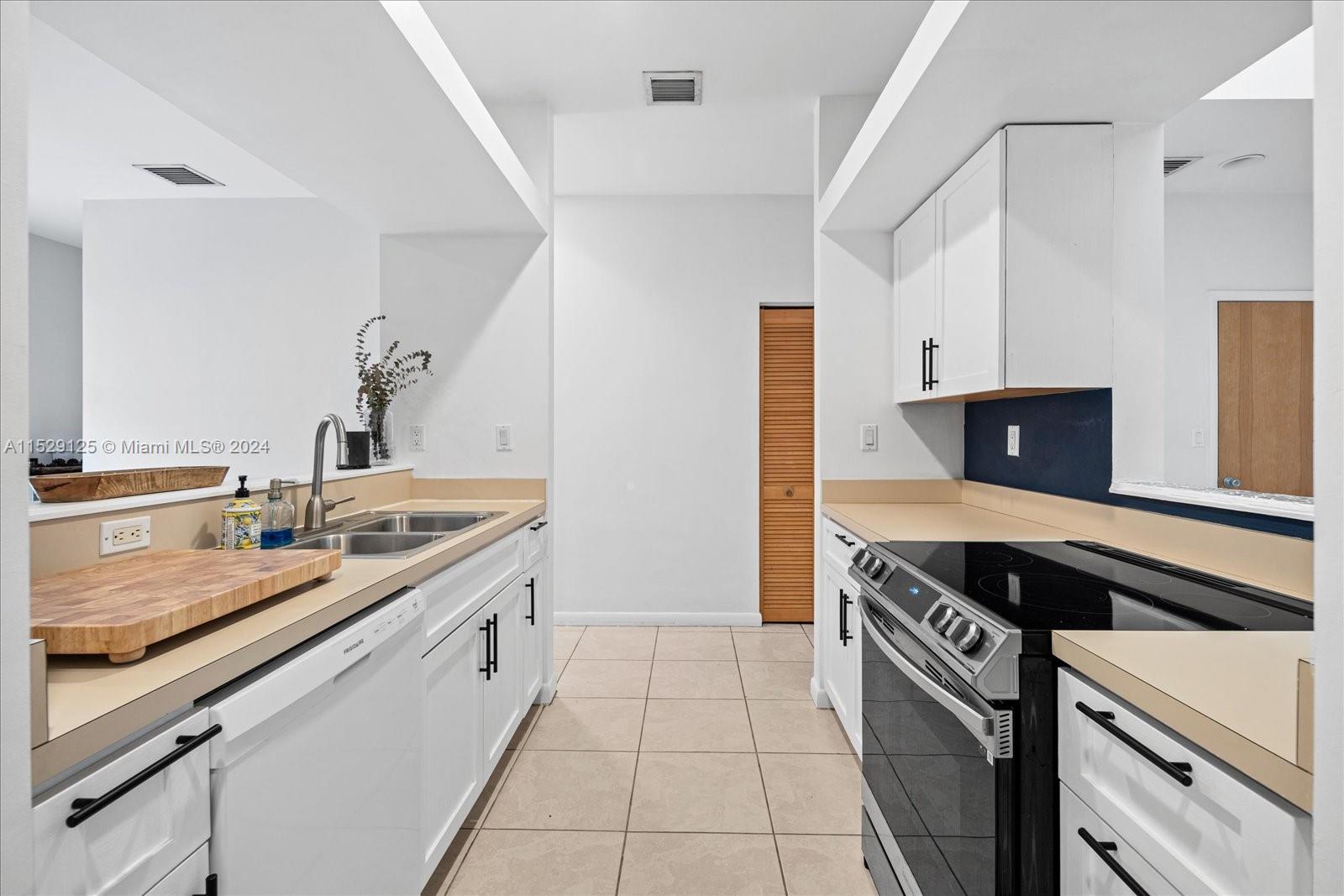 726 NE 5th Ave 726, Fort Lauderdale, Florida 33304, 2 Bedrooms Bedrooms, ,2 BathroomsBathrooms,Residentiallease,For Rent,726 NE 5th Ave 726,A11529125