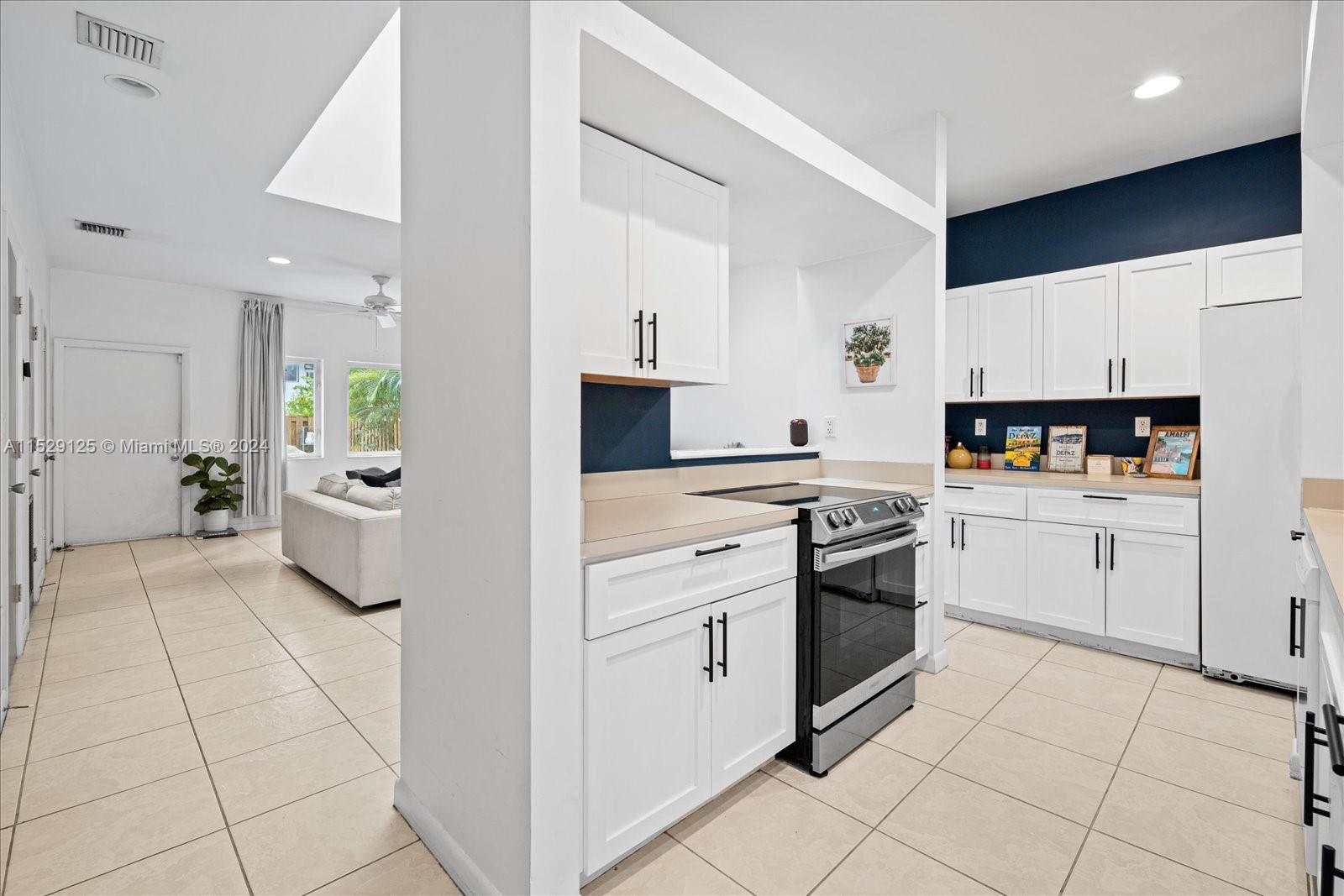 726 NE 5th Ave 726, Fort Lauderdale, Florida 33304, 2 Bedrooms Bedrooms, ,2 BathroomsBathrooms,Residentiallease,For Rent,726 NE 5th Ave 726,A11529125
