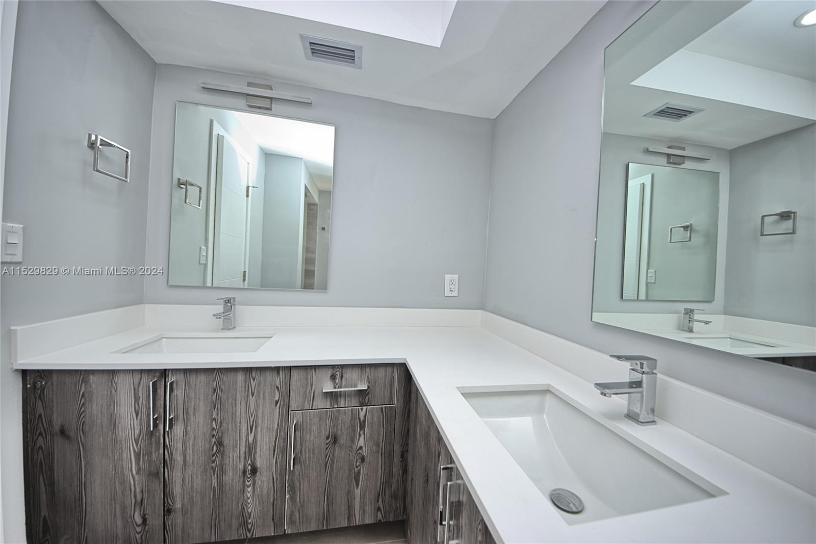 1660 NE 191st St 309-1, Miami, Florida 33179, 2 Bedrooms Bedrooms, ,2 BathroomsBathrooms,Residentiallease,For Rent,1660 NE 191st St 309-1,A11529829