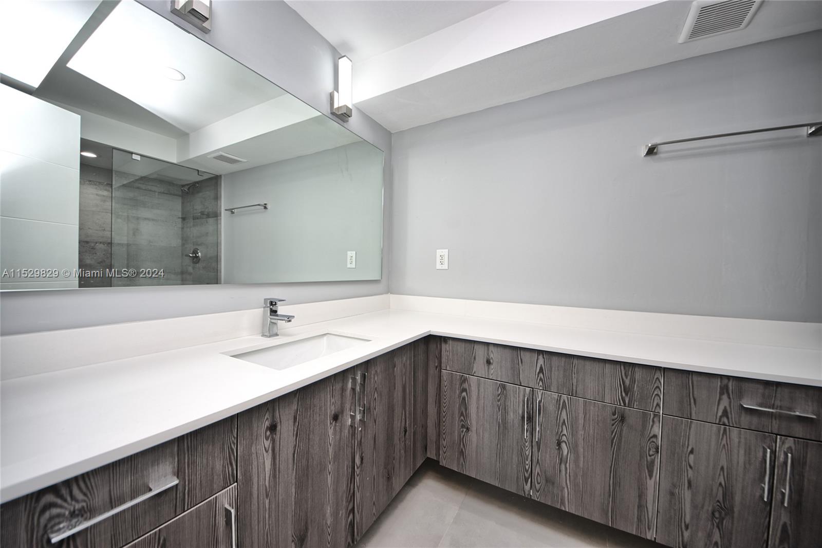 1660 NE 191st St 309-1, Miami, Florida 33179, 2 Bedrooms Bedrooms, ,2 BathroomsBathrooms,Residentiallease,For Rent,1660 NE 191st St 309-1,A11529829
