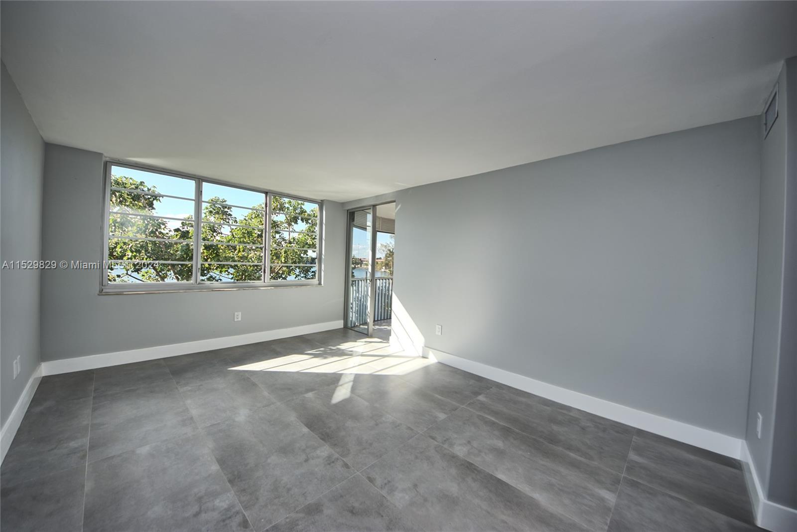 1660 NE 191st St 309-1, Miami, Florida 33179, 2 Bedrooms Bedrooms, ,2 BathroomsBathrooms,Residentiallease,For Rent,1660 NE 191st St 309-1,A11529829