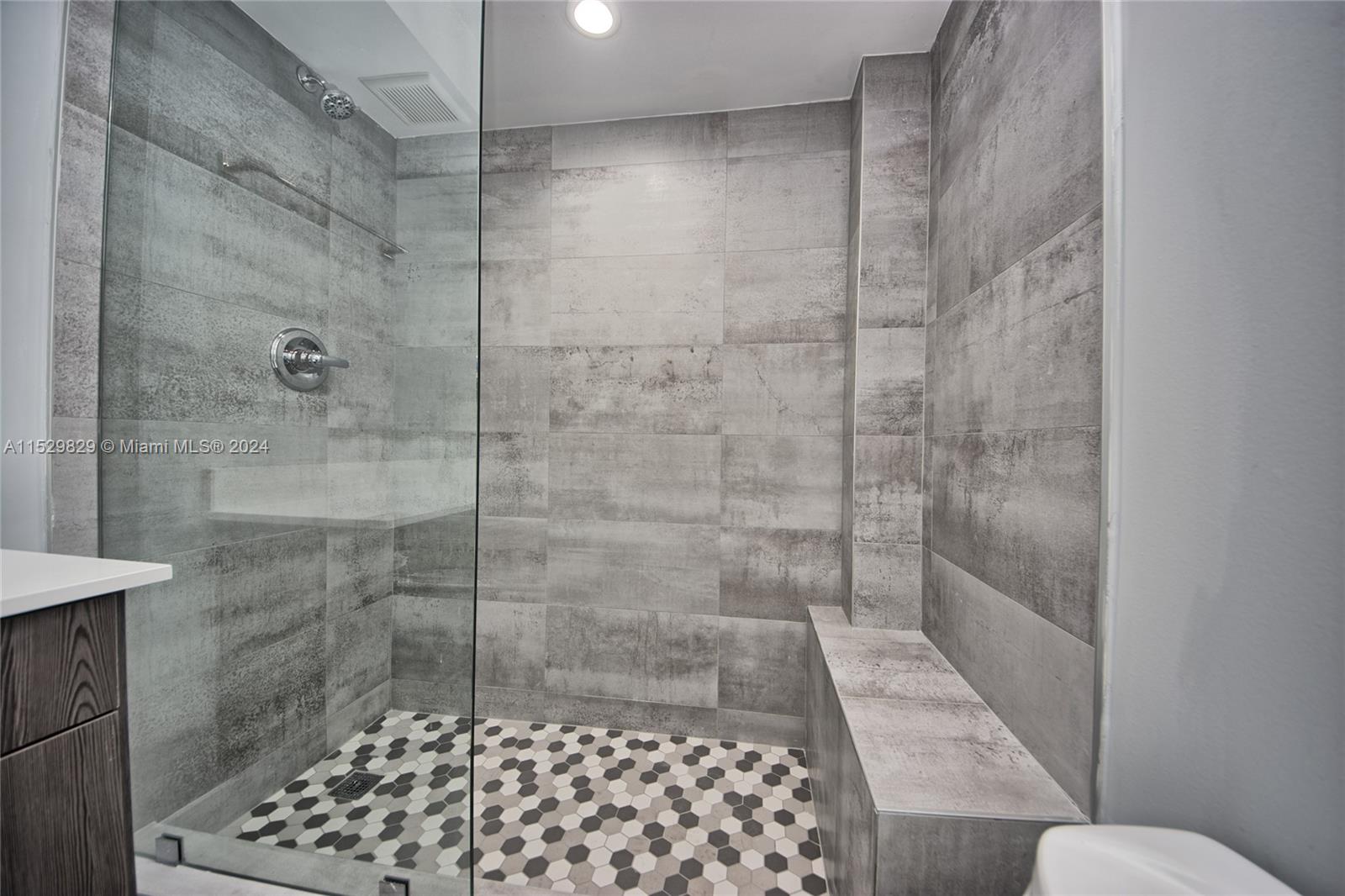 1660 NE 191st St 309-1, Miami, Florida 33179, 2 Bedrooms Bedrooms, ,2 BathroomsBathrooms,Residentiallease,For Rent,1660 NE 191st St 309-1,A11529829