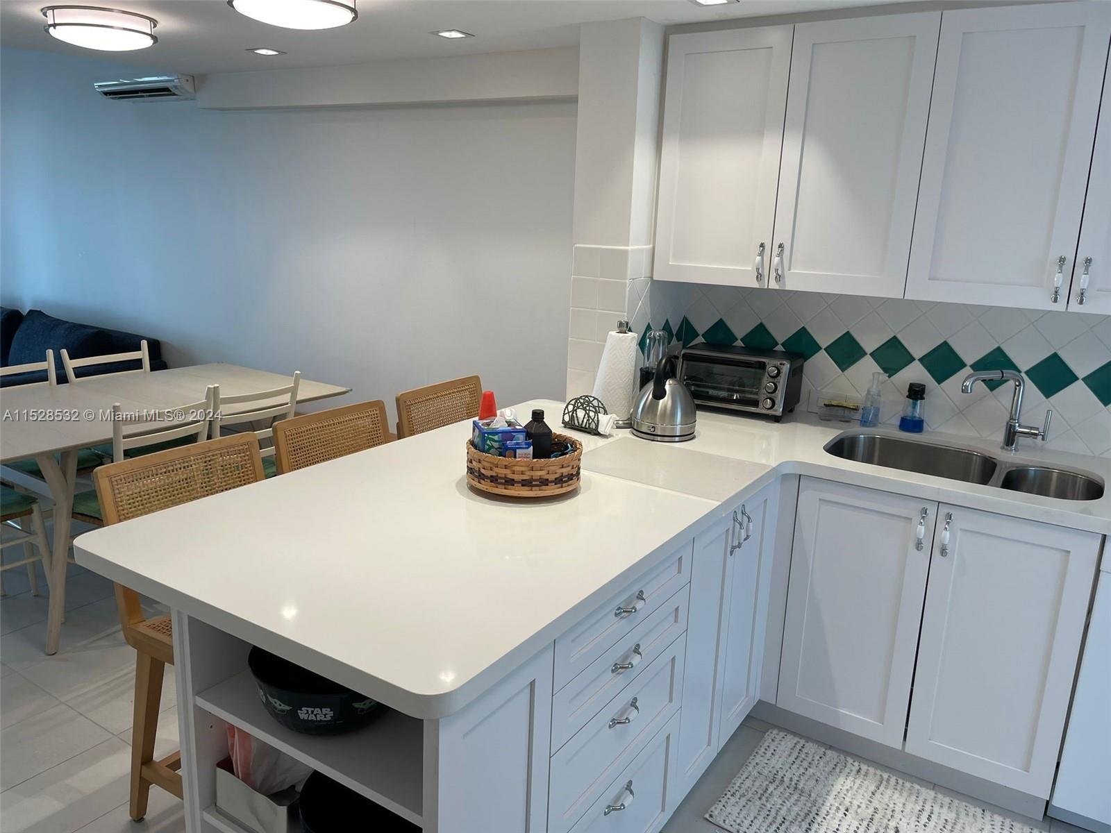 881 Ocean Dr TH8, Key Biscayne, Florida 33149, 2 Bedrooms Bedrooms, ,2 BathroomsBathrooms,Residentiallease,For Rent,881 Ocean Dr TH8,A11528532