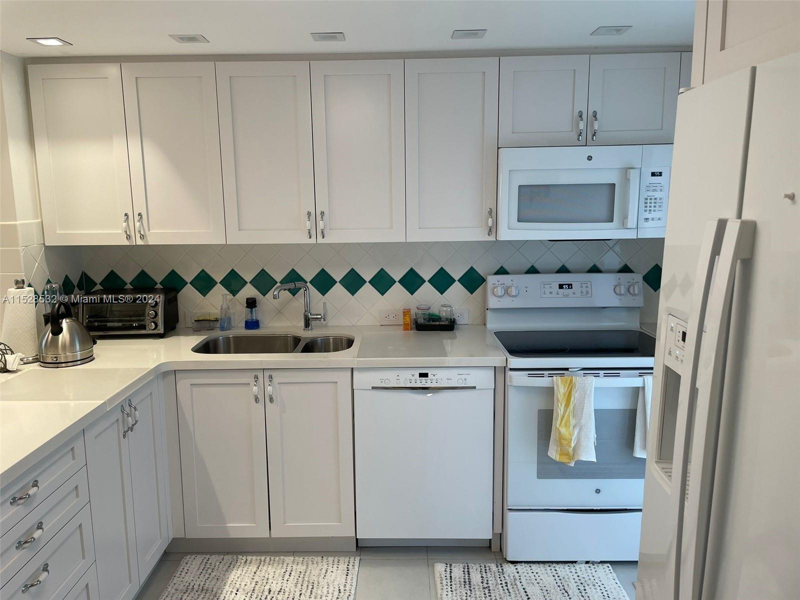 881 Ocean Dr TH8, Key Biscayne, Florida 33149, 2 Bedrooms Bedrooms, ,2 BathroomsBathrooms,Residentiallease,For Rent,881 Ocean Dr TH8,A11528532