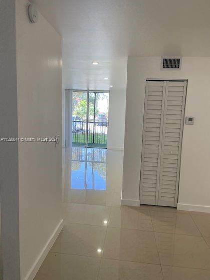 16950 W Dixie Hwy B141 Hwy 141, North Miami Beach, Florida 33160, 2 Bedrooms Bedrooms, ,2 BathroomsBathrooms,Residentiallease,For Rent,16950 W Dixie Hwy B141 Hwy 141,A11528844