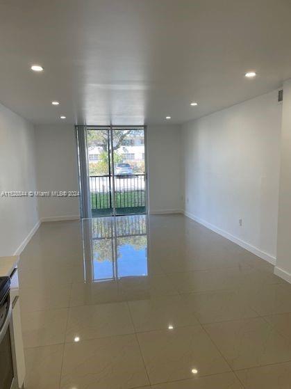 16950 W Dixie Hwy B141 Hwy 141, North Miami Beach, Florida 33160, 2 Bedrooms Bedrooms, ,2 BathroomsBathrooms,Residentiallease,For Rent,16950 W Dixie Hwy B141 Hwy 141,A11528844