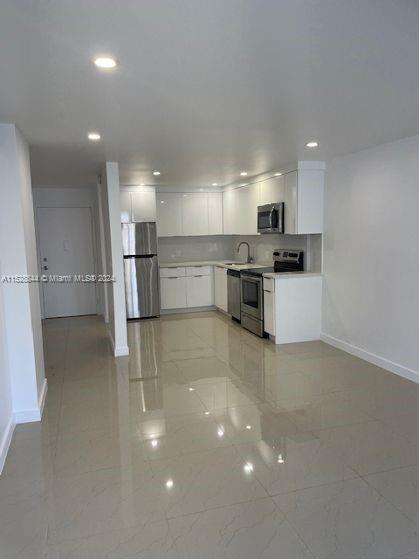16950 W Dixie Hwy B141 Hwy 141, North Miami Beach, Florida 33160, 2 Bedrooms Bedrooms, ,2 BathroomsBathrooms,Residentiallease,For Rent,16950 W Dixie Hwy B141 Hwy 141,A11528844