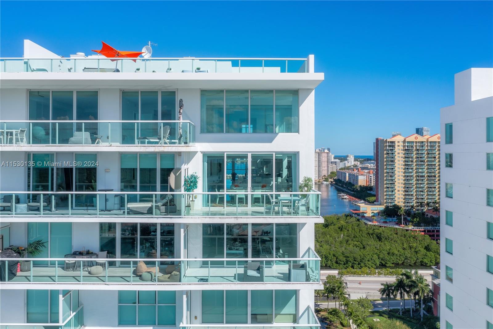 Front Duplex Corner Skyloft Penthouse
