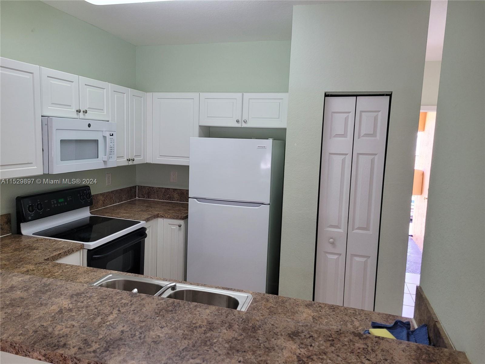 3365 NE 14 DR 201-16, Homestead, Florida 33033, 3 Bedrooms Bedrooms, ,2 BathroomsBathrooms,Residentiallease,For Rent,3365 NE 14 DR 201-16,A11529897