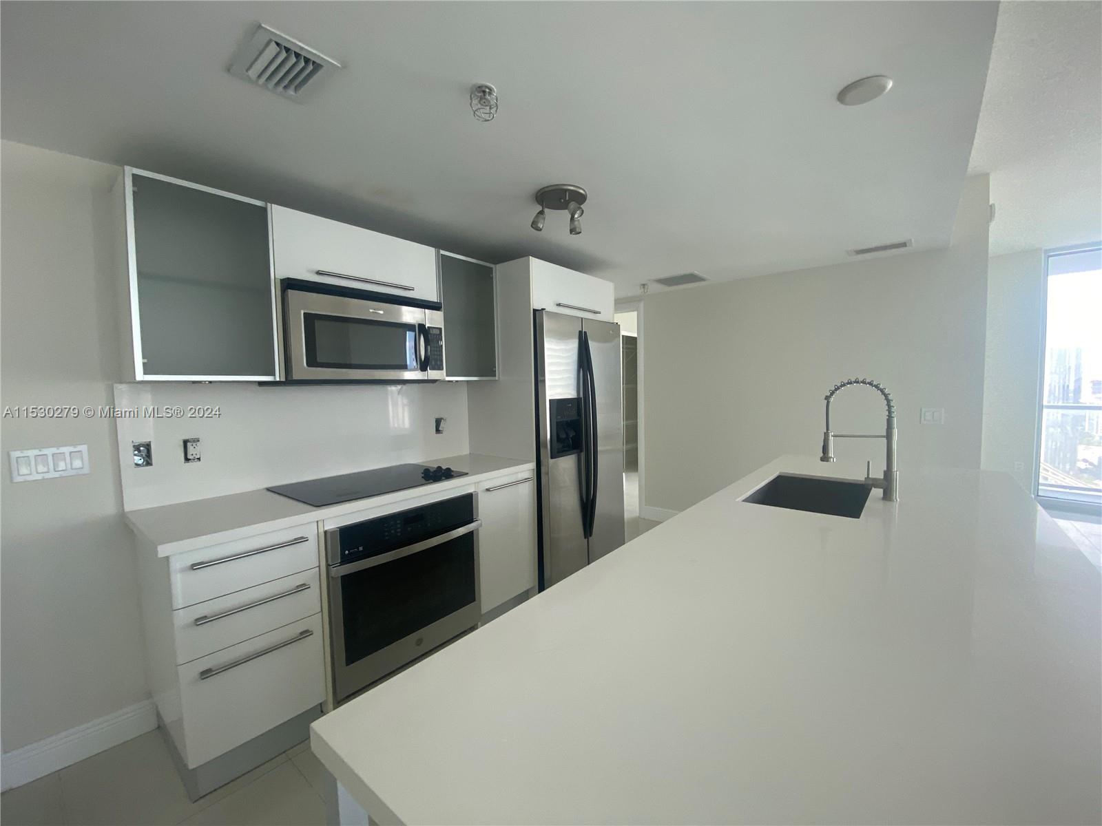 185 SW 7 ST 3411, Miami, Florida 33130, 3 Bedrooms Bedrooms, ,3 BathroomsBathrooms,Residentiallease,For Rent,185 SW 7 ST 3411,A11530279