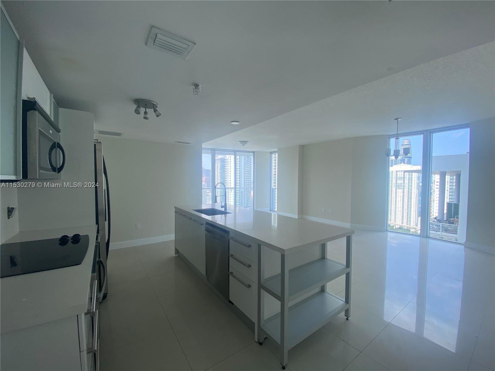 185 SW 7 ST 3411, Miami, Florida 33130, 3 Bedrooms Bedrooms, ,3 BathroomsBathrooms,Residentiallease,For Rent,185 SW 7 ST 3411,A11530279