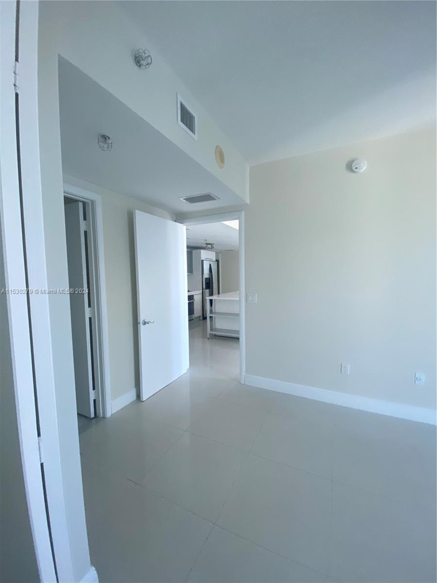 185 SW 7 ST 3411, Miami, Florida 33130, 3 Bedrooms Bedrooms, ,3 BathroomsBathrooms,Residentiallease,For Rent,185 SW 7 ST 3411,A11530279