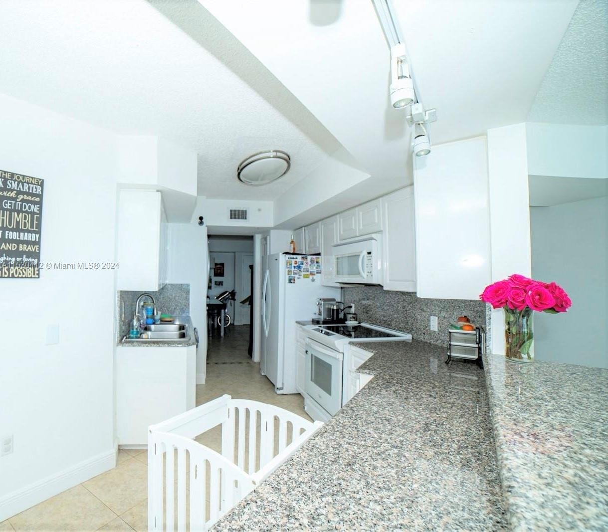 6301 Collins Ave 1103, Miami Beach, Florida 33141, 3 Bedrooms Bedrooms, ,2 BathroomsBathrooms,Residential,For Sale,6301 Collins Ave 1103,A11530412