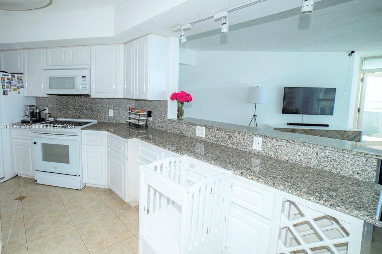 6301 Collins Ave 1103, Miami Beach, Florida 33141, 3 Bedrooms Bedrooms, ,2 BathroomsBathrooms,Residential,For Sale,6301 Collins Ave 1103,A11530412