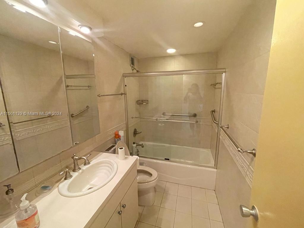 4747 Collins Ave 303, Miami Beach, Florida 33140, 1 Bedroom Bedrooms, ,1 BathroomBathrooms,Residentiallease,For Rent,4747 Collins Ave 303,A11501129
