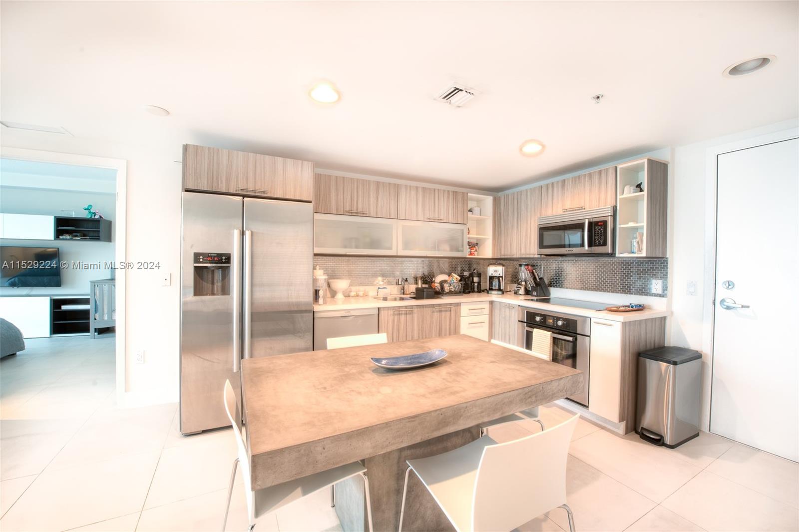 6700 Indian Creek Dr 604, Miami Beach, Florida 33141, 2 Bedrooms Bedrooms, ,2 BathroomsBathrooms,Residentiallease,For Rent,6700 Indian Creek Dr 604,A11529224