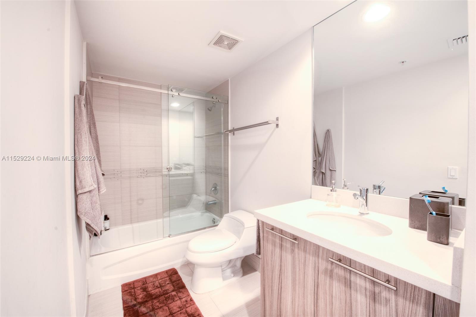6700 Indian Creek Dr 604, Miami Beach, Florida 33141, 2 Bedrooms Bedrooms, ,2 BathroomsBathrooms,Residentiallease,For Rent,6700 Indian Creek Dr 604,A11529224