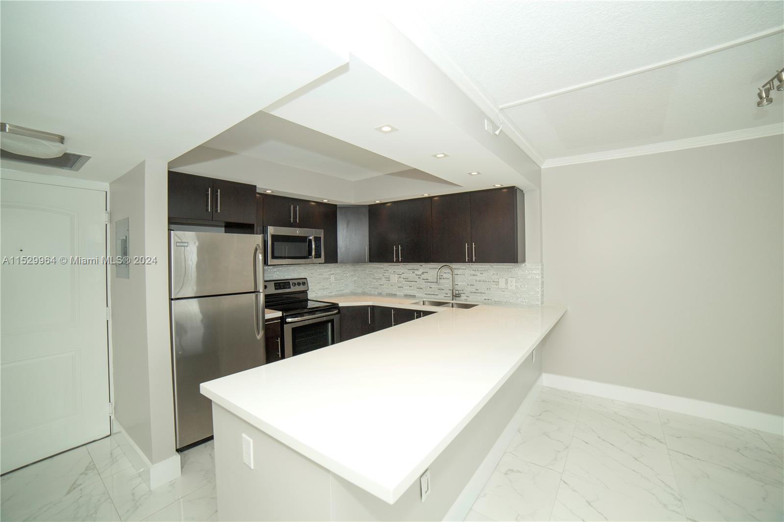 100 Bayview Dr 809, Sunny Isles Beach, Florida 33160, 1 Bedroom Bedrooms, ,1 BathroomBathrooms,Residentiallease,For Rent,100 Bayview Dr 809,A11529964