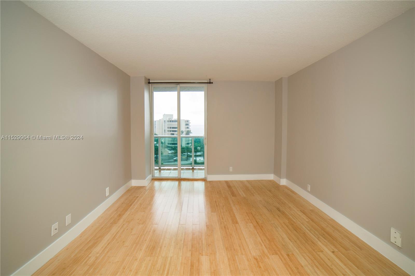 100 Bayview Dr 809, Sunny Isles Beach, Florida 33160, 1 Bedroom Bedrooms, ,1 BathroomBathrooms,Residentiallease,For Rent,100 Bayview Dr 809,A11529964