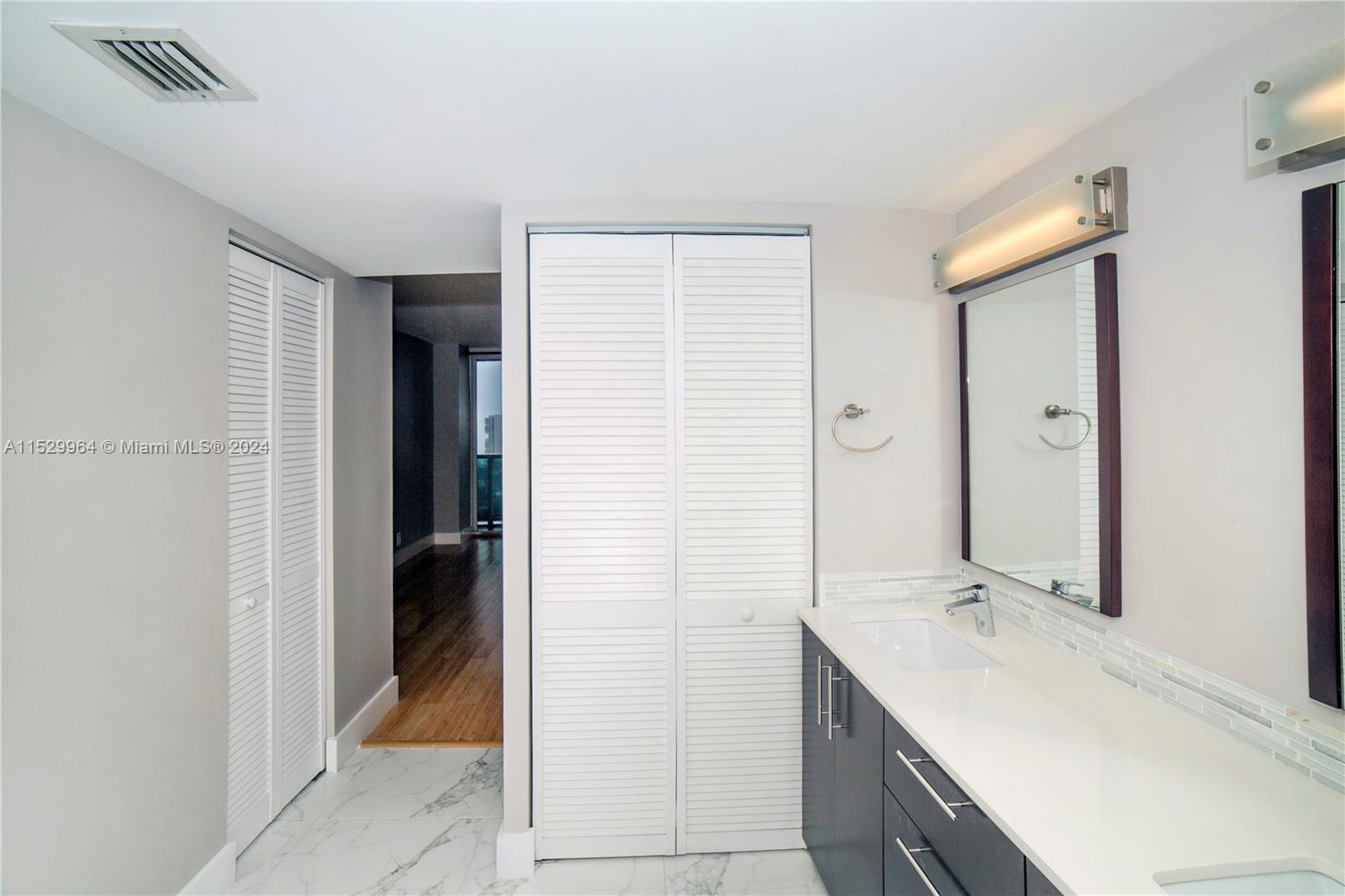 100 Bayview Dr 809, Sunny Isles Beach, Florida 33160, 1 Bedroom Bedrooms, ,1 BathroomBathrooms,Residentiallease,For Rent,100 Bayview Dr 809,A11529964