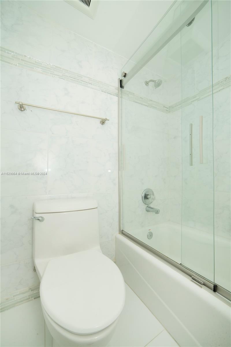 100 Bayview Dr 809, Sunny Isles Beach, Florida 33160, 1 Bedroom Bedrooms, ,1 BathroomBathrooms,Residentiallease,For Rent,100 Bayview Dr 809,A11529964