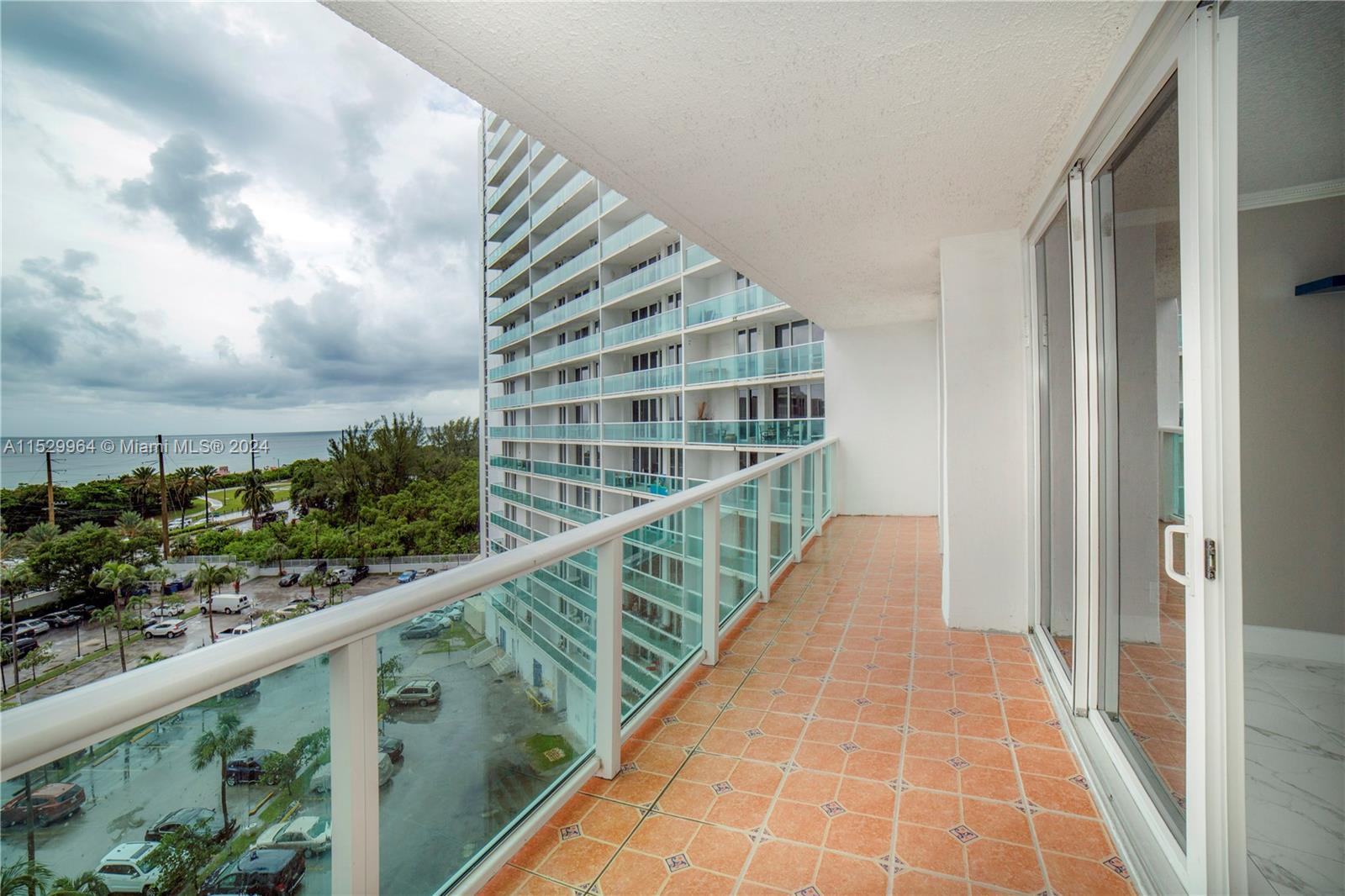 100 Bayview Dr 809, Sunny Isles Beach, Florida 33160, 1 Bedroom Bedrooms, ,1 BathroomBathrooms,Residentiallease,For Rent,100 Bayview Dr 809,A11529964