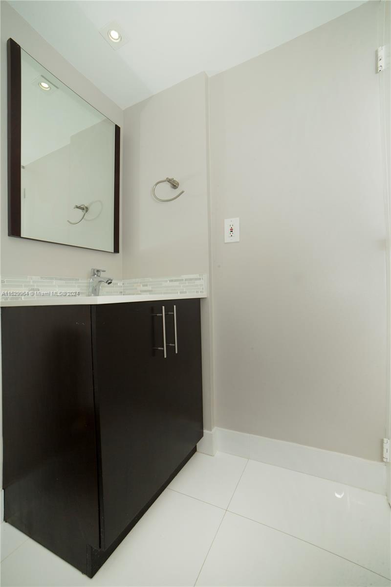 1/2 bath