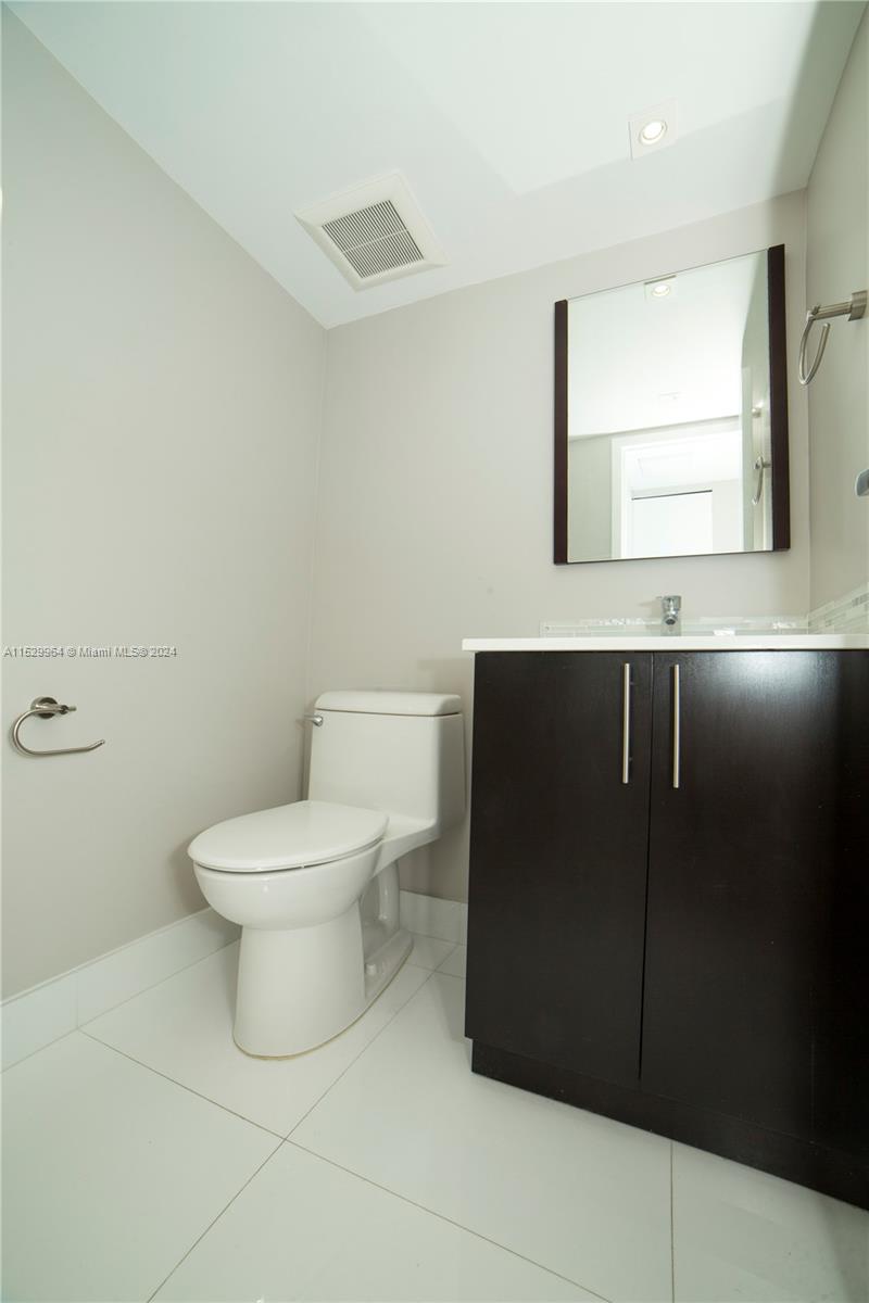 1/2 bath