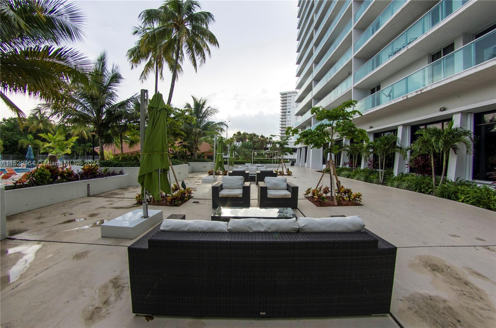 100 Bayview Dr 809, Sunny Isles Beach, Florida 33160, 1 Bedroom Bedrooms, ,1 BathroomBathrooms,Residentiallease,For Rent,100 Bayview Dr 809,A11529964