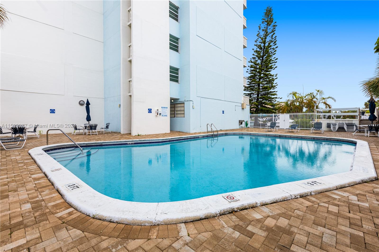 13155 Ixora Ct 804, North Miami, Florida 33181, 1 Bedroom Bedrooms, ,1 BathroomBathrooms,Residential,For Sale,13155 Ixora Ct 804,A11529977
