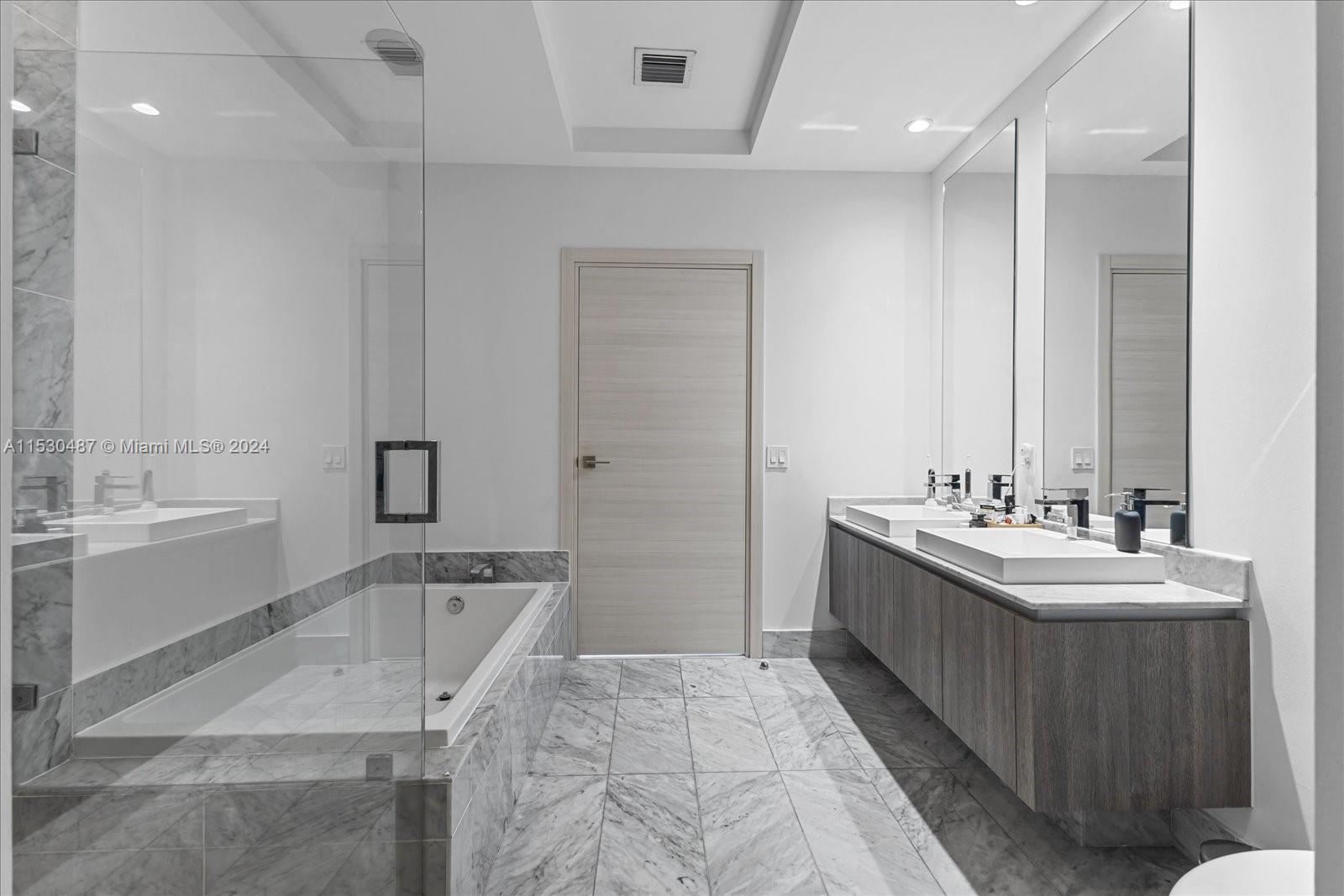 801 S Miami Ave 5509, Miami, Florida 33130, 3 Bedrooms Bedrooms, ,3 BathroomsBathrooms,Residential,For Sale,801 S Miami Ave 5509,A11530487