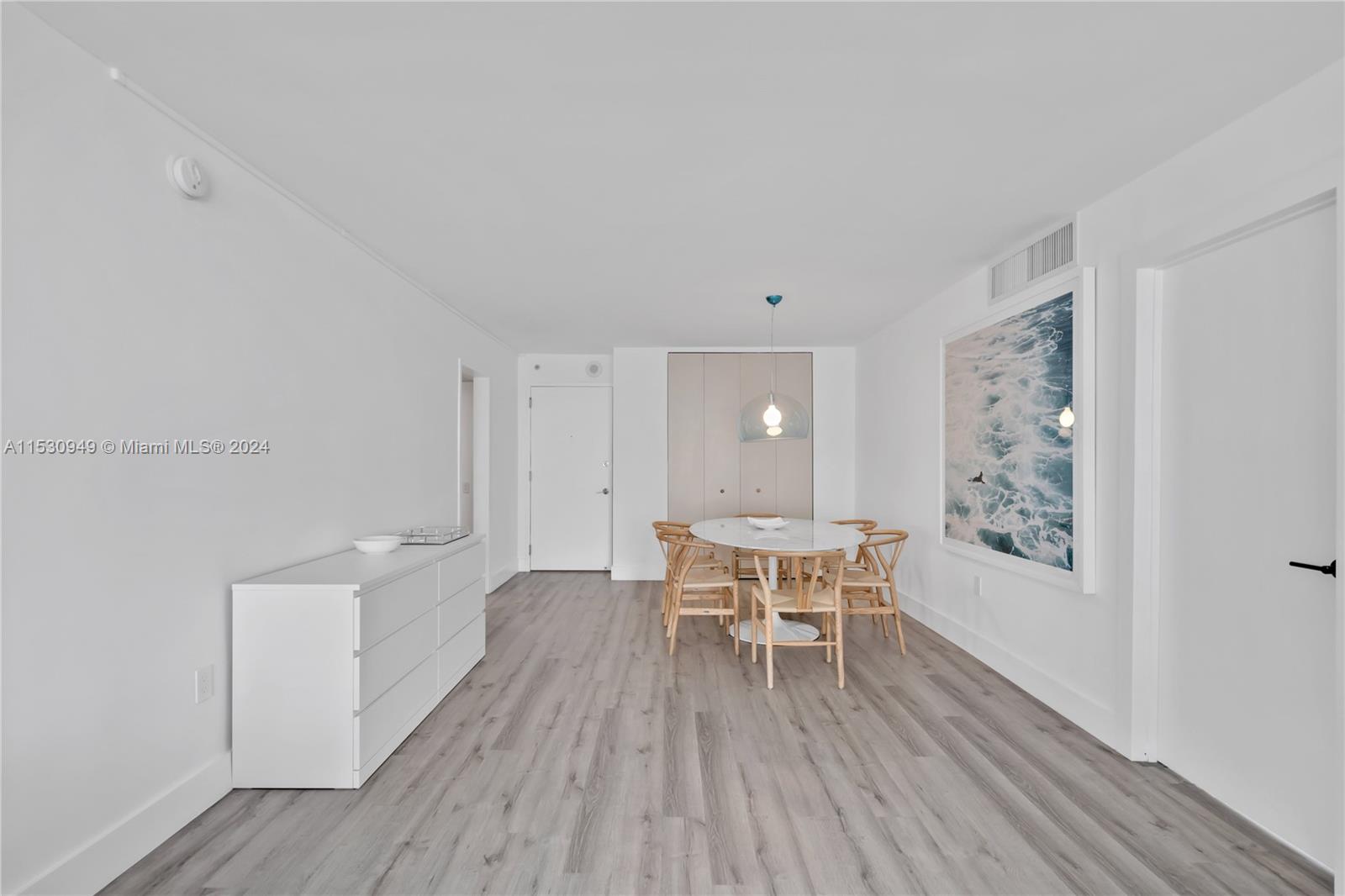5701 Collins Ave 412, Miami Beach, Florida 33140, 2 Bedrooms Bedrooms, ,2 BathroomsBathrooms,Residentiallease,For Rent,5701 Collins Ave 412,A11530949