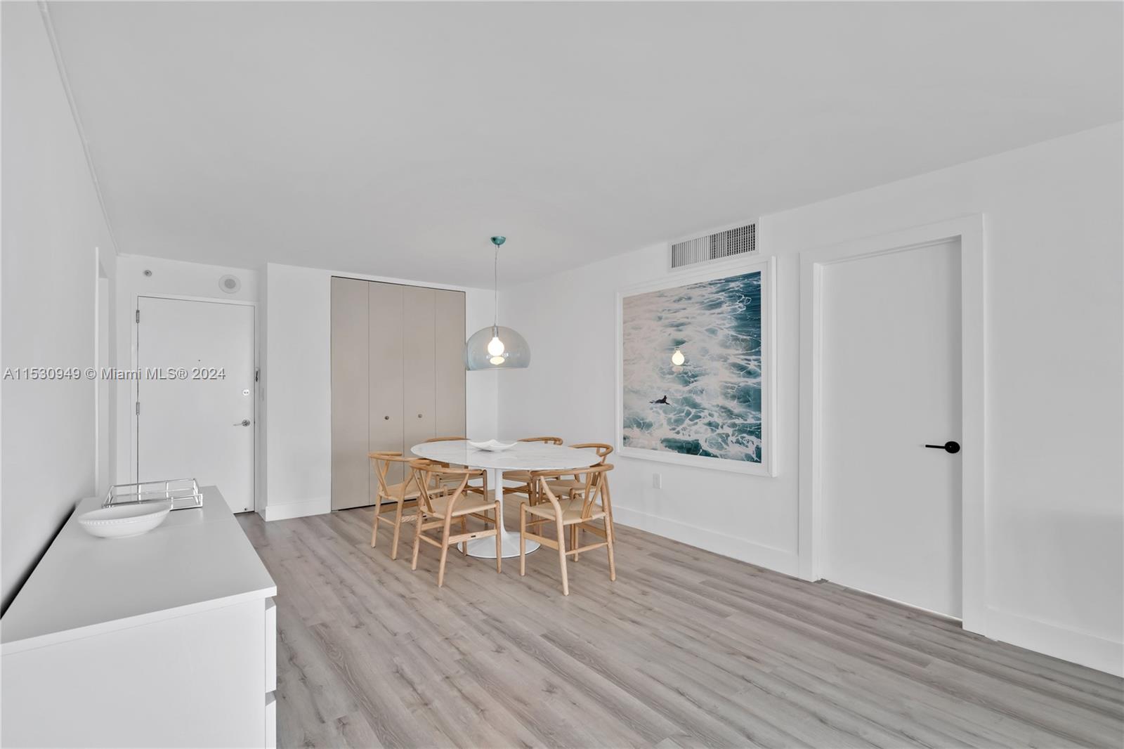 5701 Collins Ave 412, Miami Beach, Florida 33140, 2 Bedrooms Bedrooms, ,2 BathroomsBathrooms,Residentiallease,For Rent,5701 Collins Ave 412,A11530949