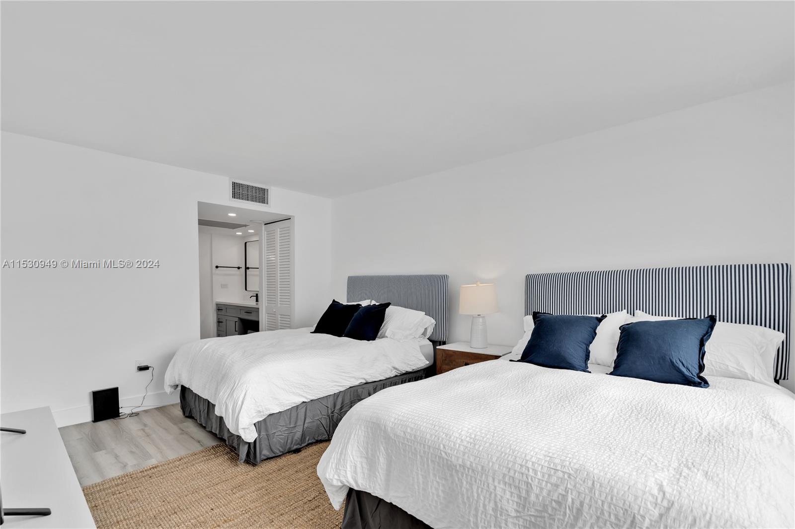 5701 Collins Ave 412, Miami Beach, Florida 33140, 2 Bedrooms Bedrooms, ,2 BathroomsBathrooms,Residentiallease,For Rent,5701 Collins Ave 412,A11530949