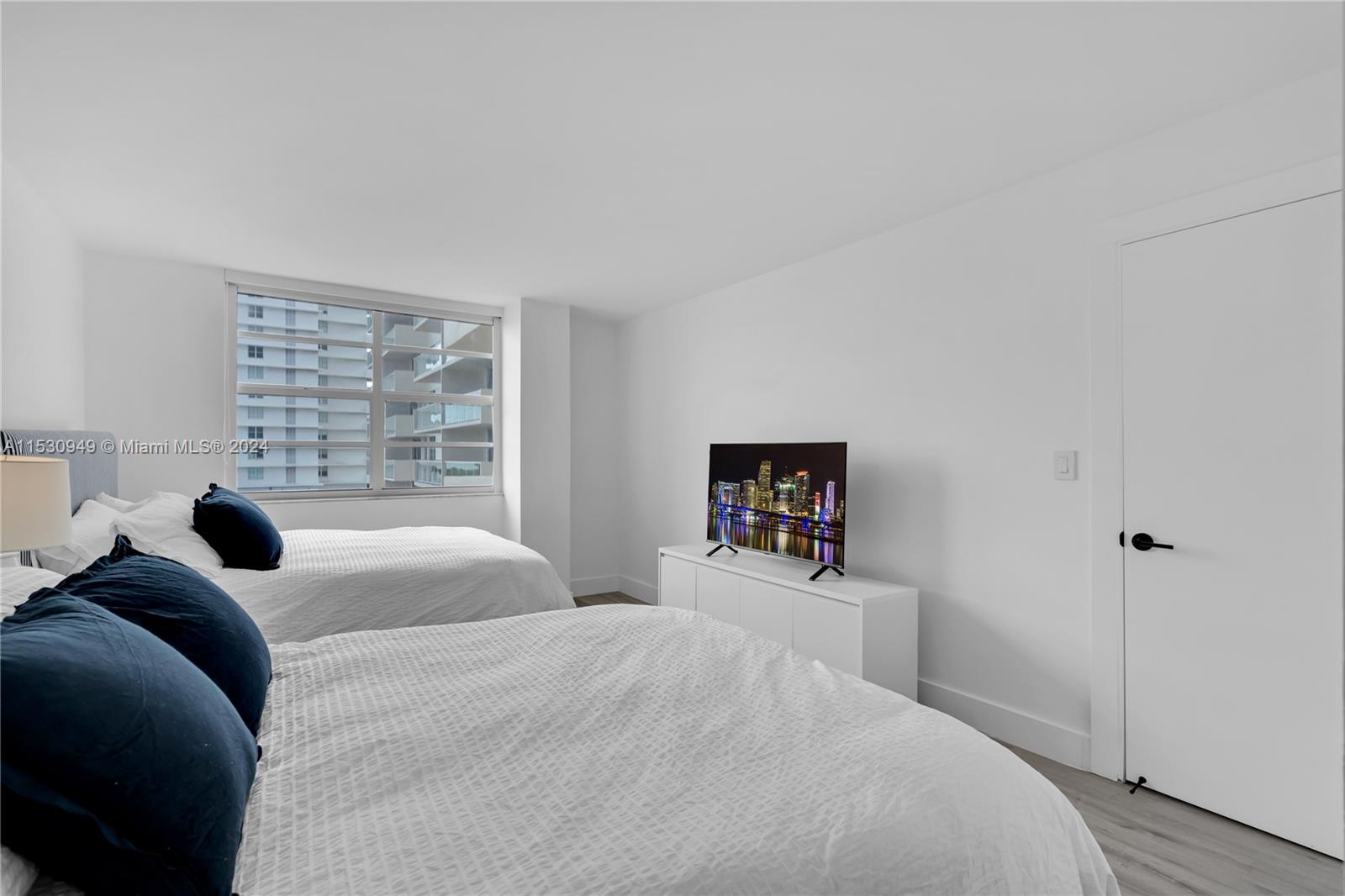 5701 Collins Ave 412, Miami Beach, Florida 33140, 2 Bedrooms Bedrooms, ,2 BathroomsBathrooms,Residentiallease,For Rent,5701 Collins Ave 412,A11530949