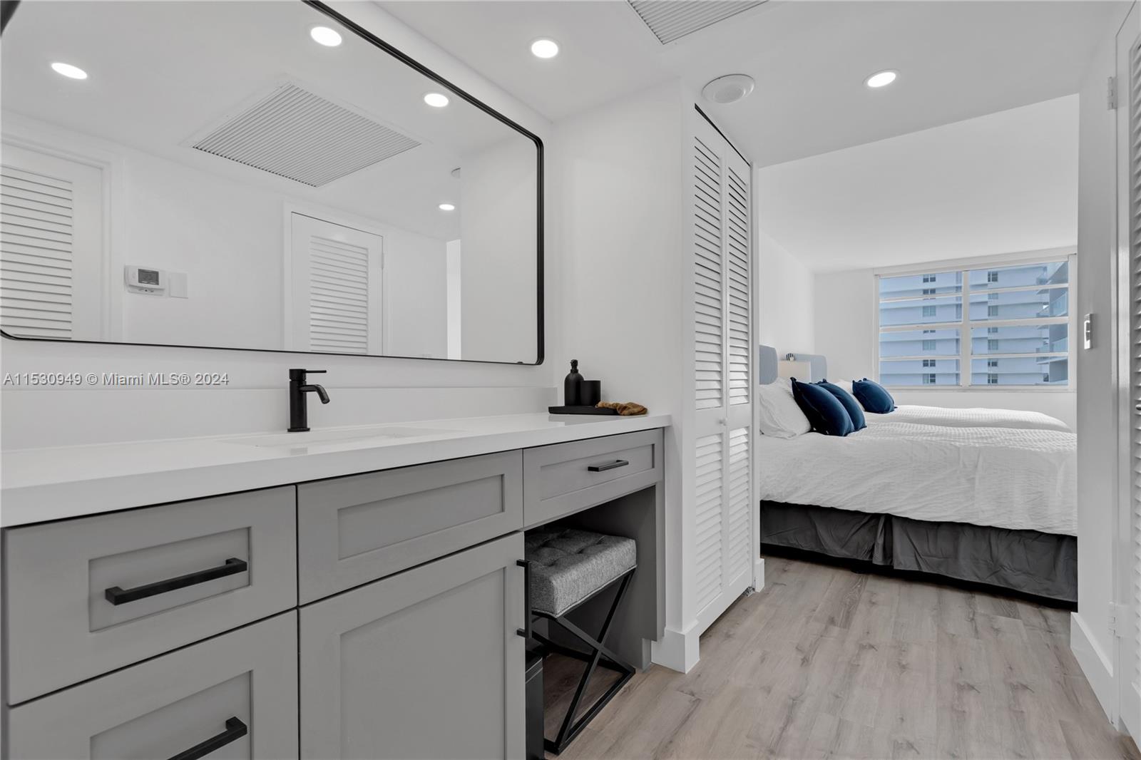 5701 Collins Ave 412, Miami Beach, Florida 33140, 2 Bedrooms Bedrooms, ,2 BathroomsBathrooms,Residentiallease,For Rent,5701 Collins Ave 412,A11530949