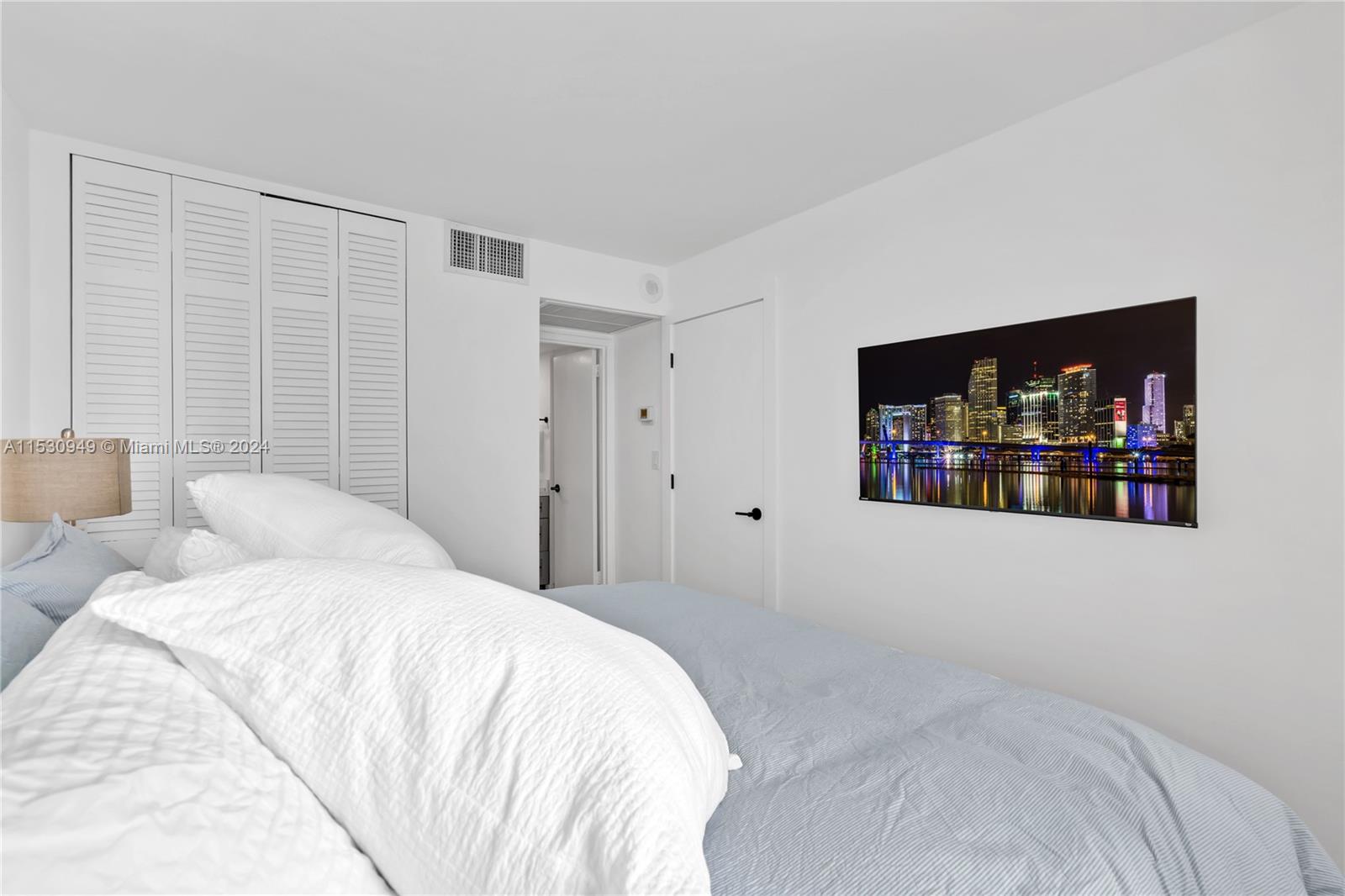 5701 Collins Ave 412, Miami Beach, Florida 33140, 2 Bedrooms Bedrooms, ,2 BathroomsBathrooms,Residentiallease,For Rent,5701 Collins Ave 412,A11530949