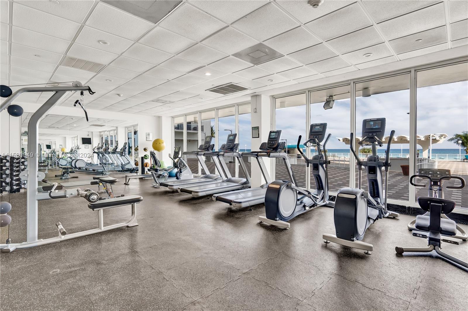 5701 Collins Ave 412, Miami Beach, Florida 33140, 2 Bedrooms Bedrooms, ,2 BathroomsBathrooms,Residentiallease,For Rent,5701 Collins Ave 412,A11530949