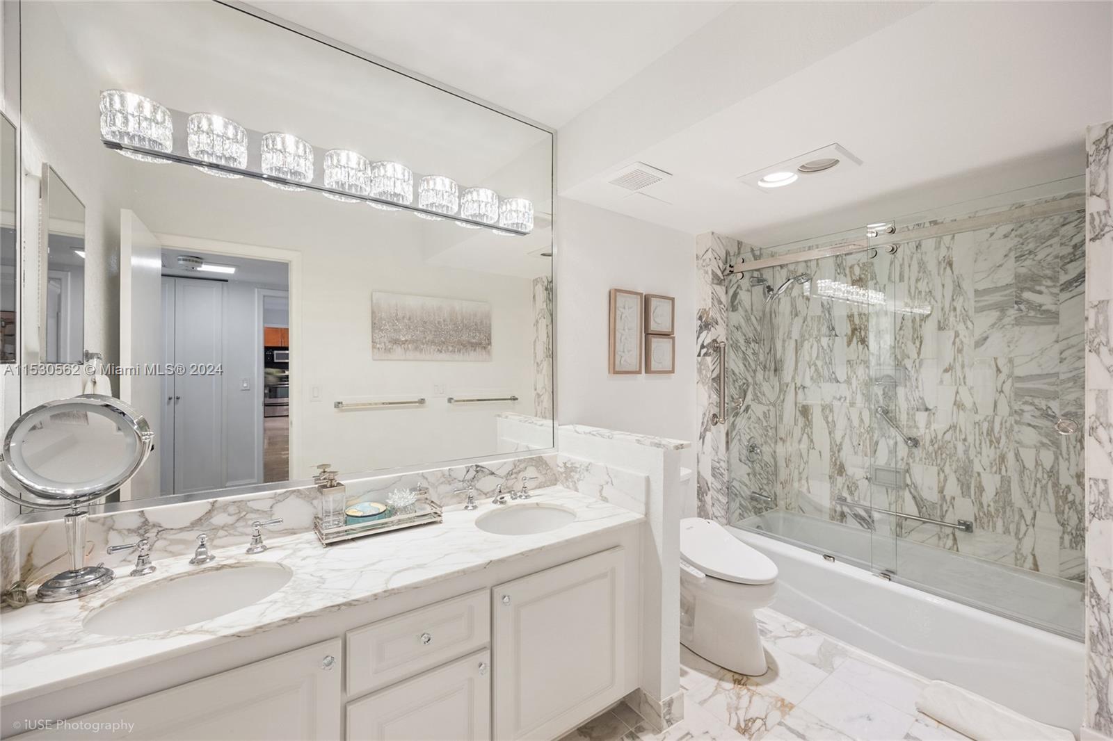 9801 Collins Ave 8G, Bal Harbour, Florida 33154, 2 Bedrooms Bedrooms, ,2 BathroomsBathrooms,Residentiallease,For Rent,9801 Collins Ave 8G,A11530562