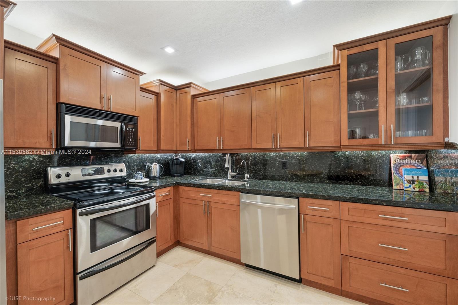 9801 Collins Ave 8G, Bal Harbour, Florida 33154, 2 Bedrooms Bedrooms, ,2 BathroomsBathrooms,Residentiallease,For Rent,9801 Collins Ave 8G,A11530562