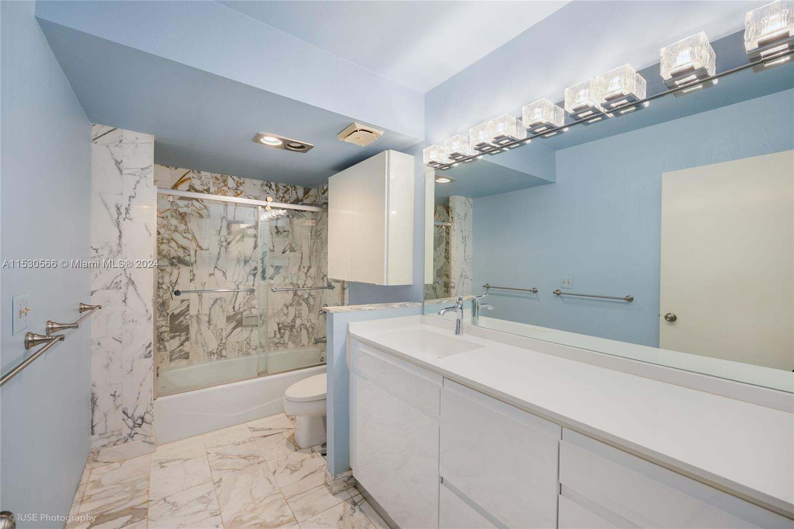 9801 Collins Ave 10K, Bal Harbour, Florida 33154, 2 Bedrooms Bedrooms, ,2 BathroomsBathrooms,Residentiallease,For Rent,9801 Collins Ave 10K,A11530566