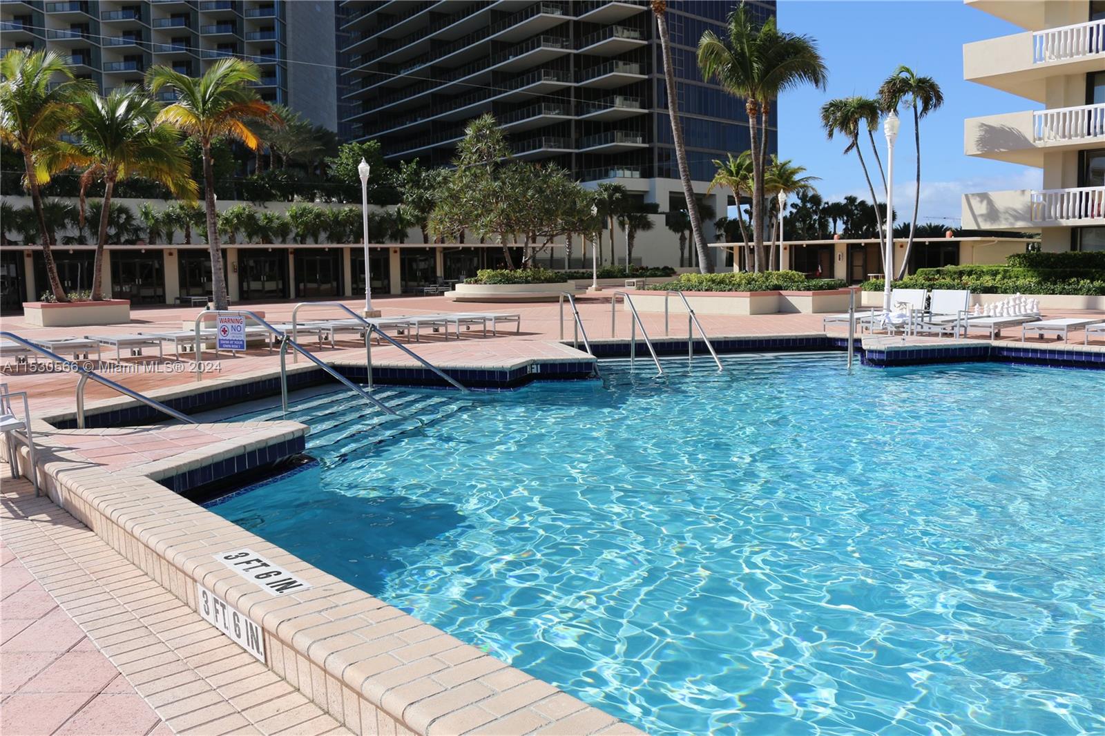 9801 Collins Ave 10K, Bal Harbour, Florida 33154, 2 Bedrooms Bedrooms, ,2 BathroomsBathrooms,Residentiallease,For Rent,9801 Collins Ave 10K,A11530566